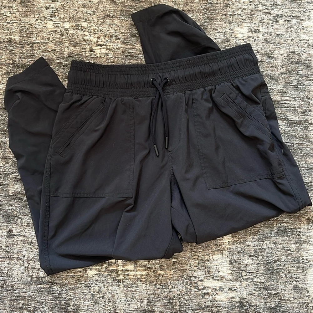 Prana jogging capri length pants with cinch detailing at the bottom